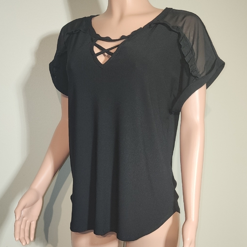 89th & Madison Black Cut Out Short Sleeve Blouse